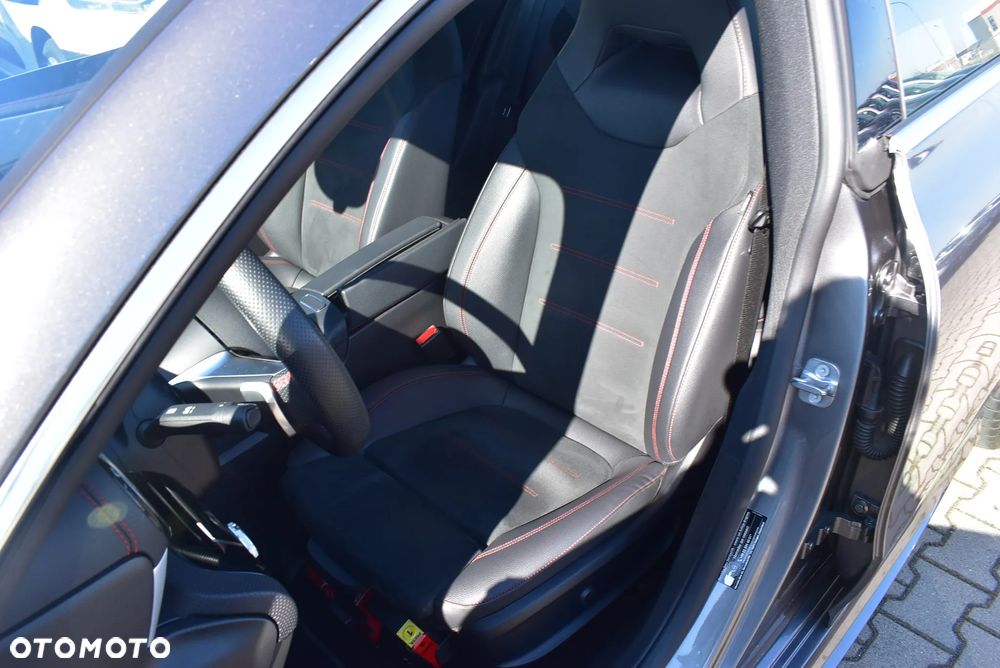 Mercedes-Benz CLA 200 7G-DCT - 11