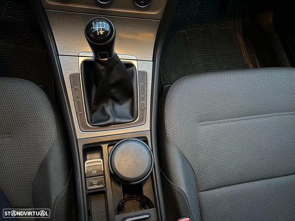 VW Golf Variant 1.6 TDi BlueMotion Confortline - 19