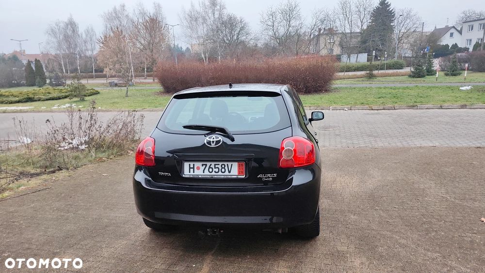 Toyota Auris 2.2 D-4D D-CAT - 22