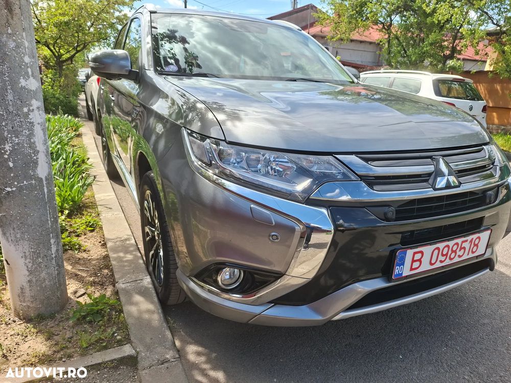Mitsubishi Outlander - 1