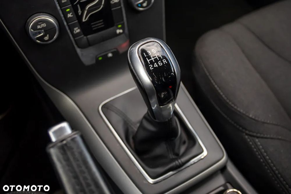 Volvo V40 - 25