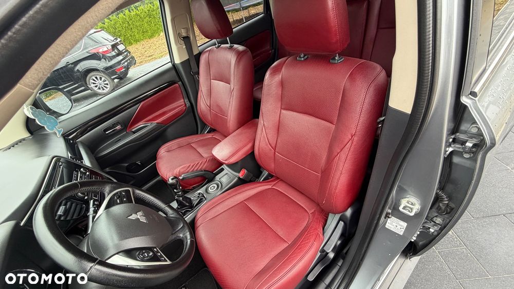 Mitsubishi Outlander 2.2 DI-D 4WD Plus - 24