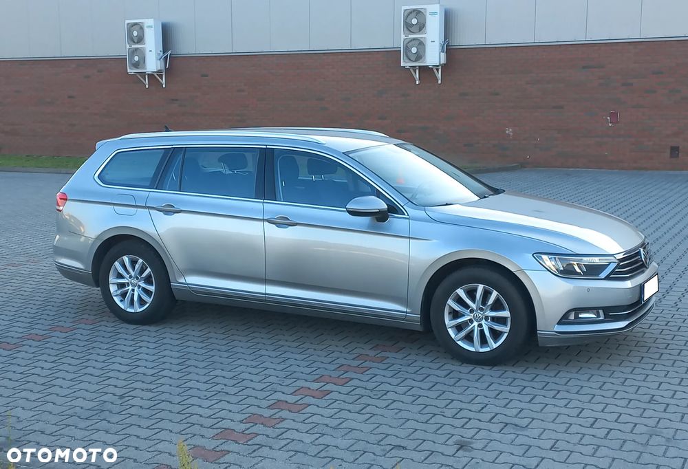 Volkswagen Passat - 1