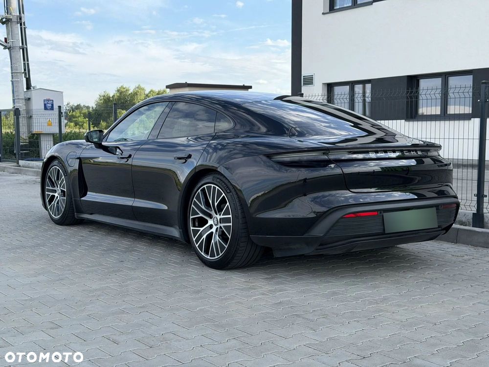 Porsche Taycan - 8