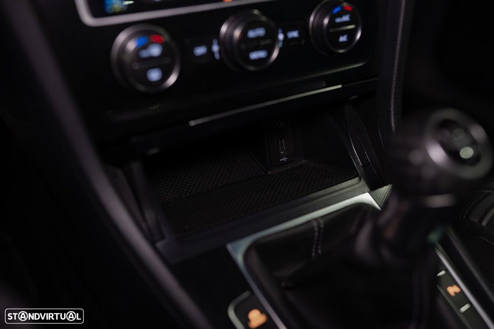 VW Golf GTD BlueMotion - 38