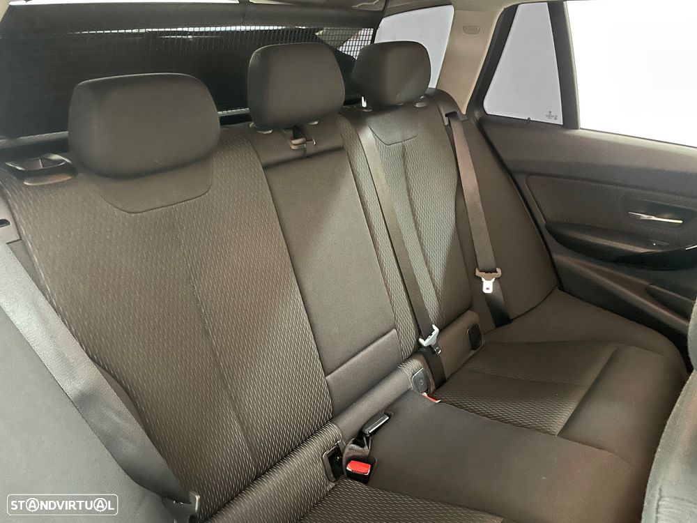 BMW 316 d Pack M - 32