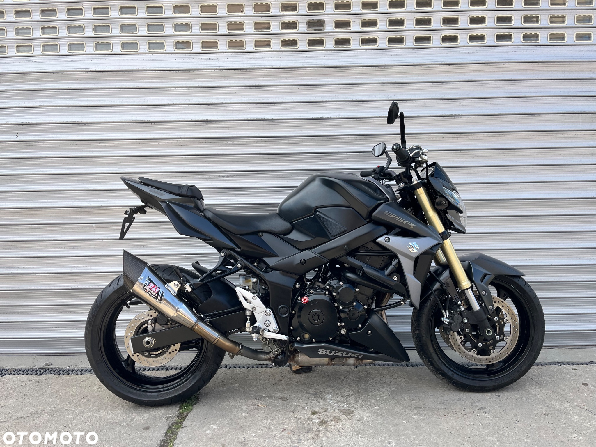Suzuki GSR - 37