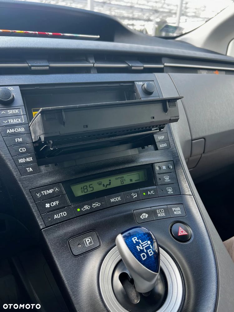 Toyota Prius (Hybrid) Executive - 17