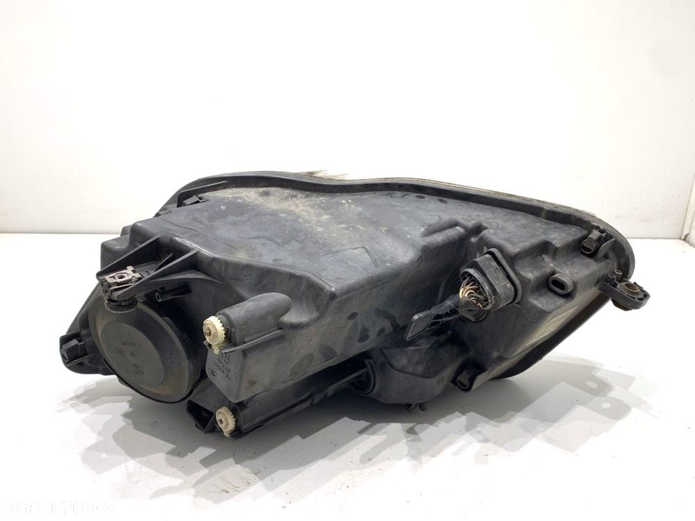 REFLEKTOR PRAWY PRZÓD  VW CADDY III Nadwozie pełne/minivan (2KA, 2KH, 2CA, 2CH) 2004 - 2015 1.6 - 3