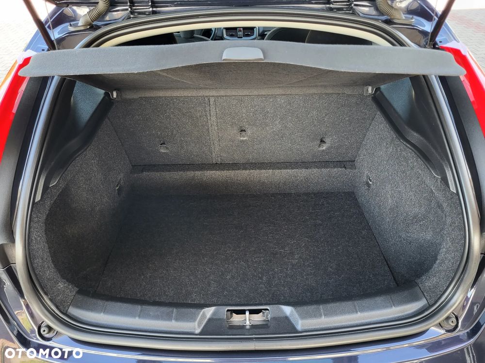 Volvo V40 T2 Momentum - 36
