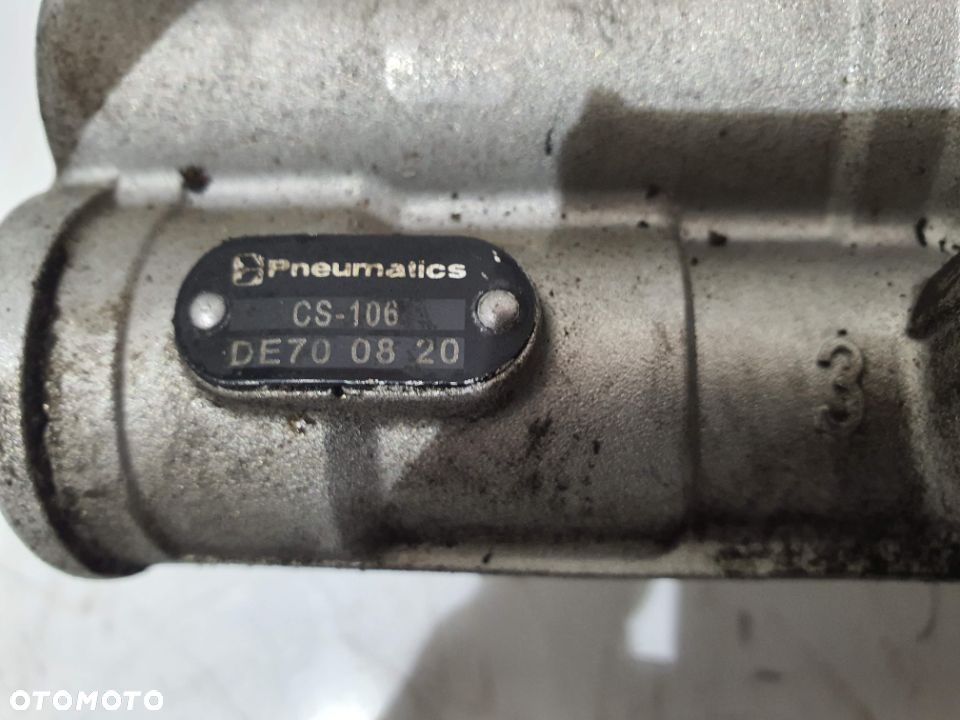 SIŁOWNIK WYSPRZĘGLIK DE700820 - 2