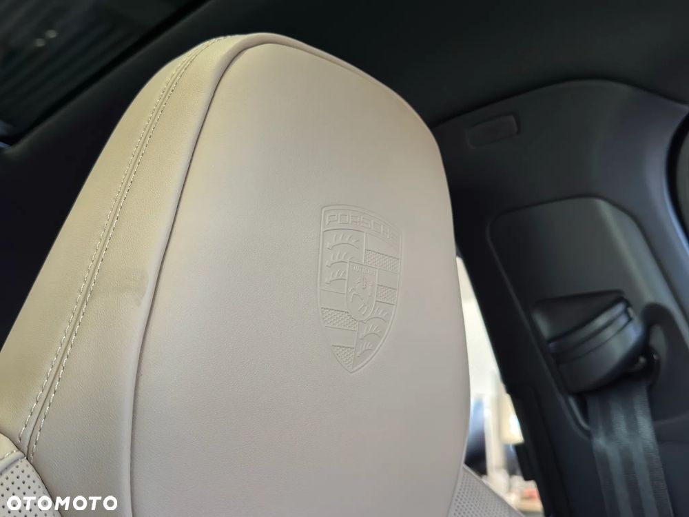 Porsche Cayenne E-Hybrid PHEV Black Edition - 24