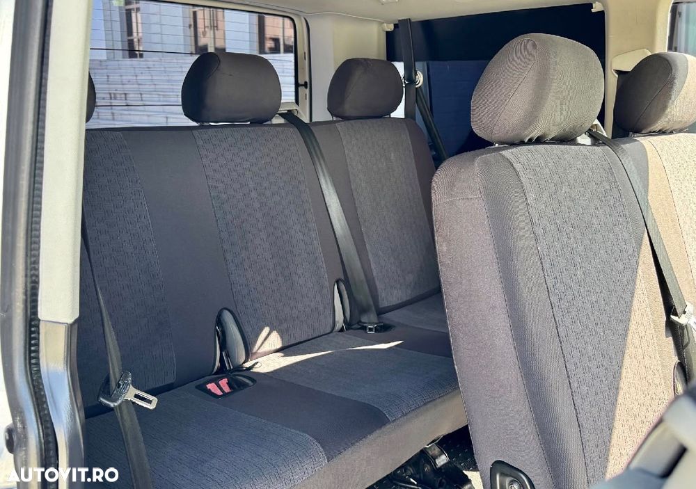 Volkswagen Caravelle - 9