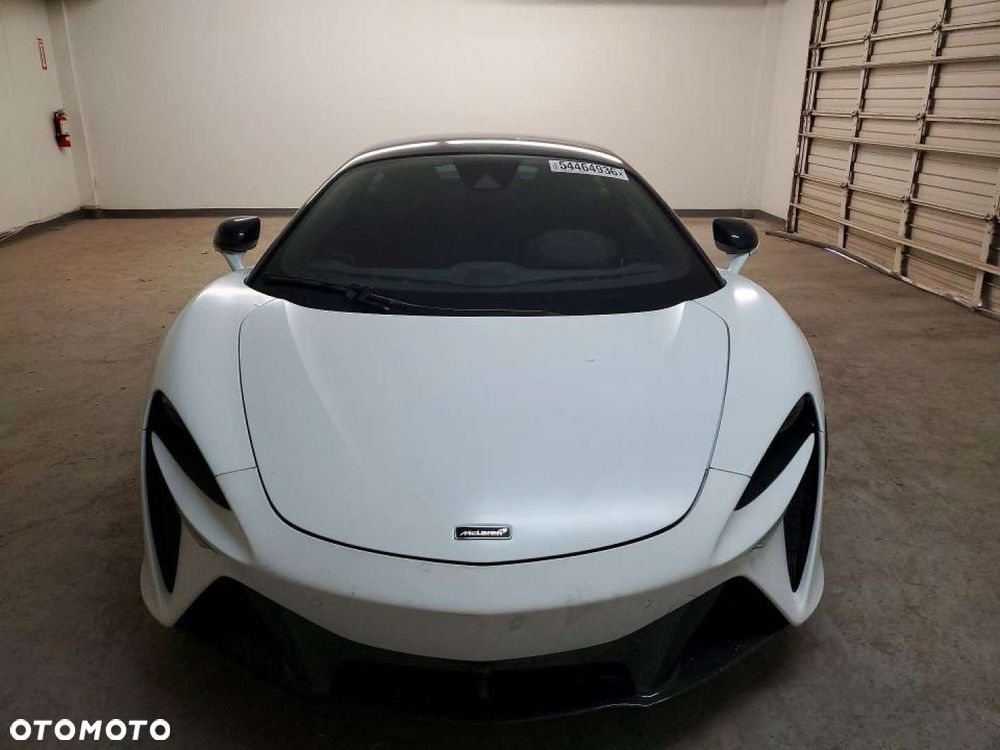 McLaren Artura - 7