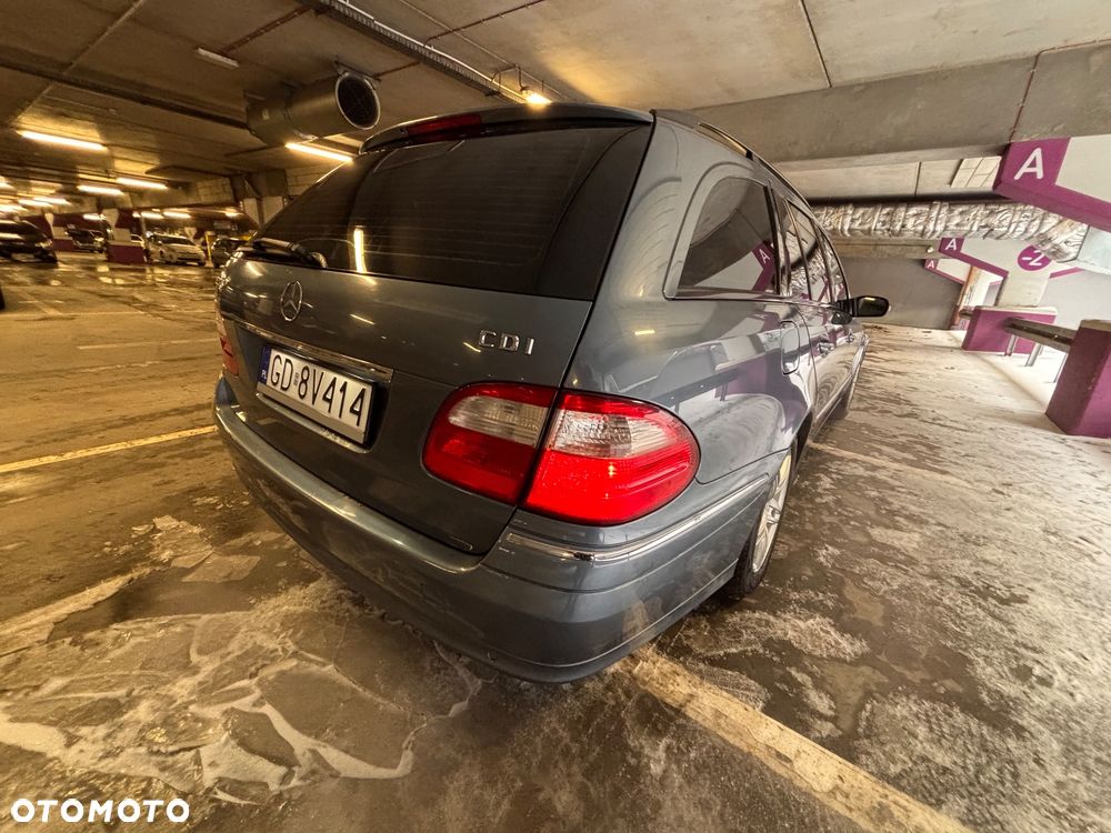 Mercedes-Benz E-Class 2005 photo 2