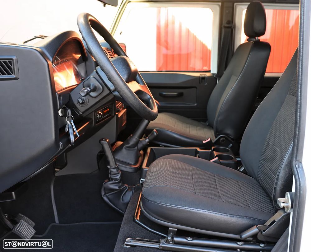 Land Rover Defender 110 DPF Adventure - 16