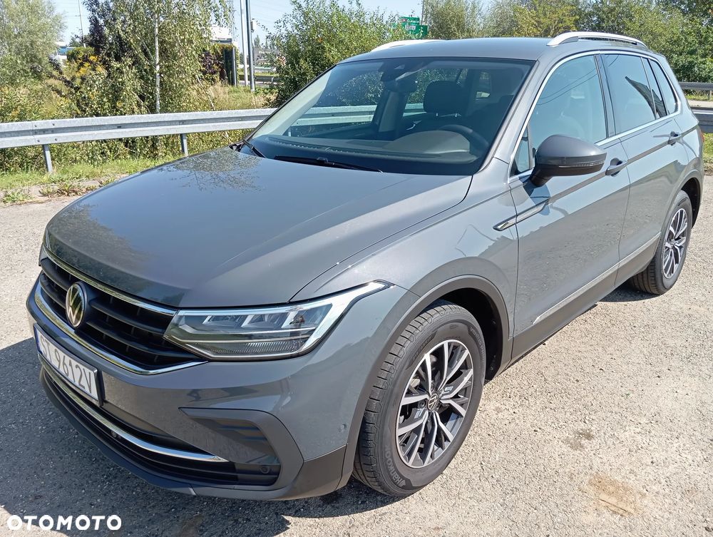 Volkswagen Tiguan - 1