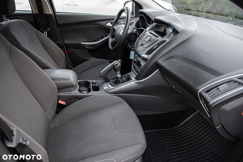 Ford Focus 1.6 TDCi DPF Champions Edition - 27