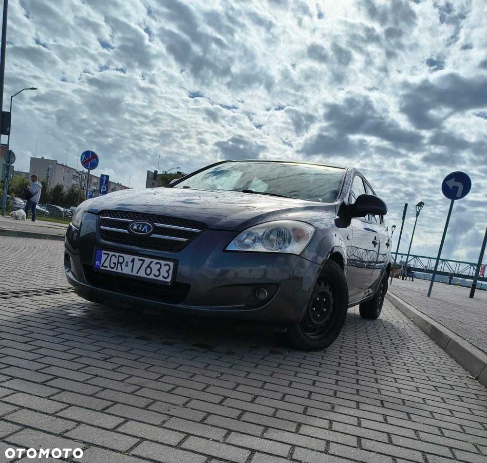 Kia Ceed - 1