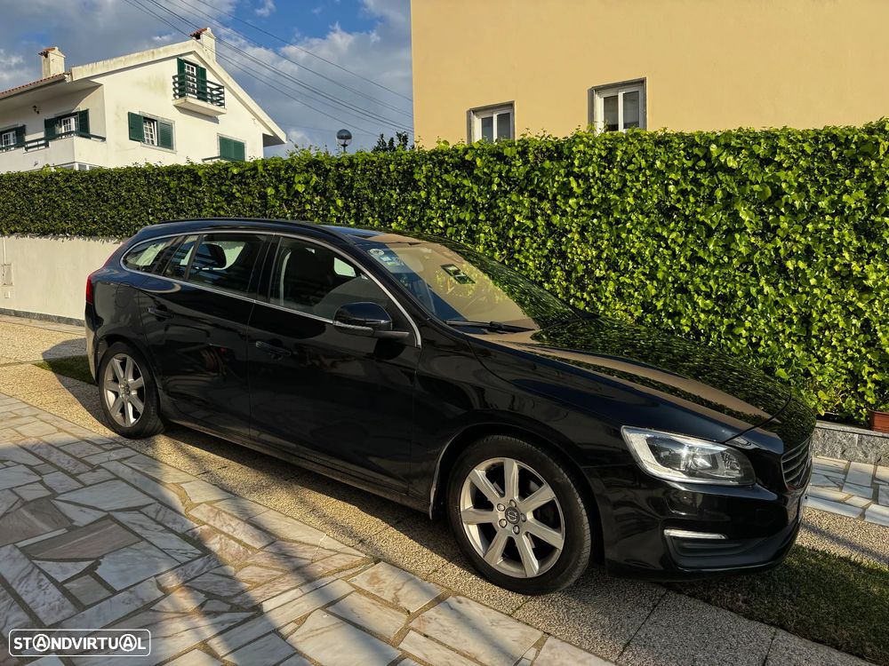 Volvo V60 2.0 D4 Momentum - 1
