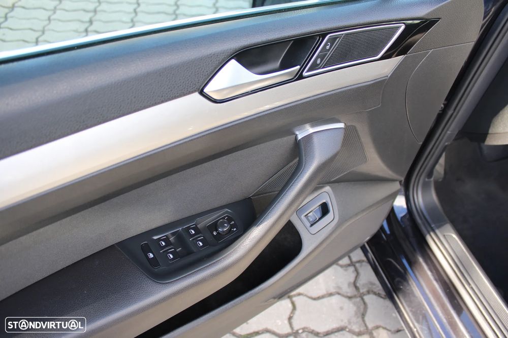 VW Passat Variant 2.0 TDi Confortline - 29
