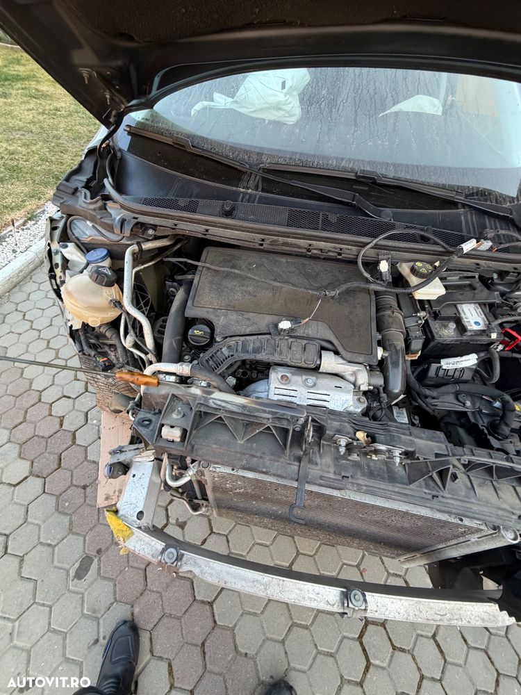 Peugeot 308 1.2 L PureTech Turbo S&S EAT8 Allure - 18