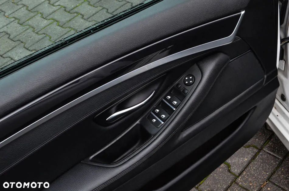 BMW Seria 5 520d Touring Luxury Line - 32