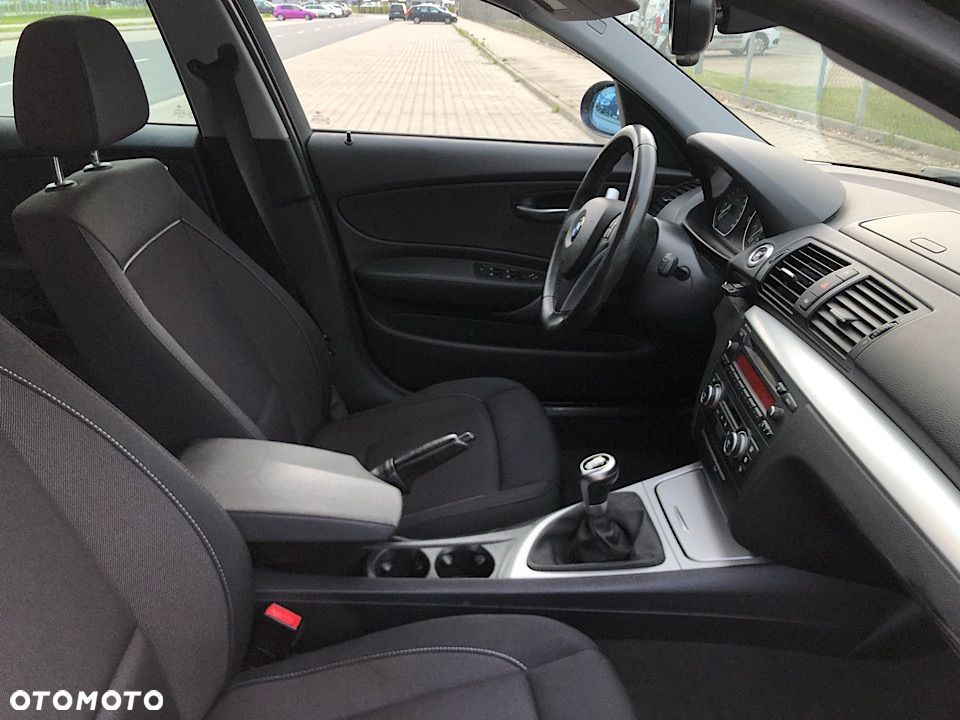BMW Seria 1 120i - 25