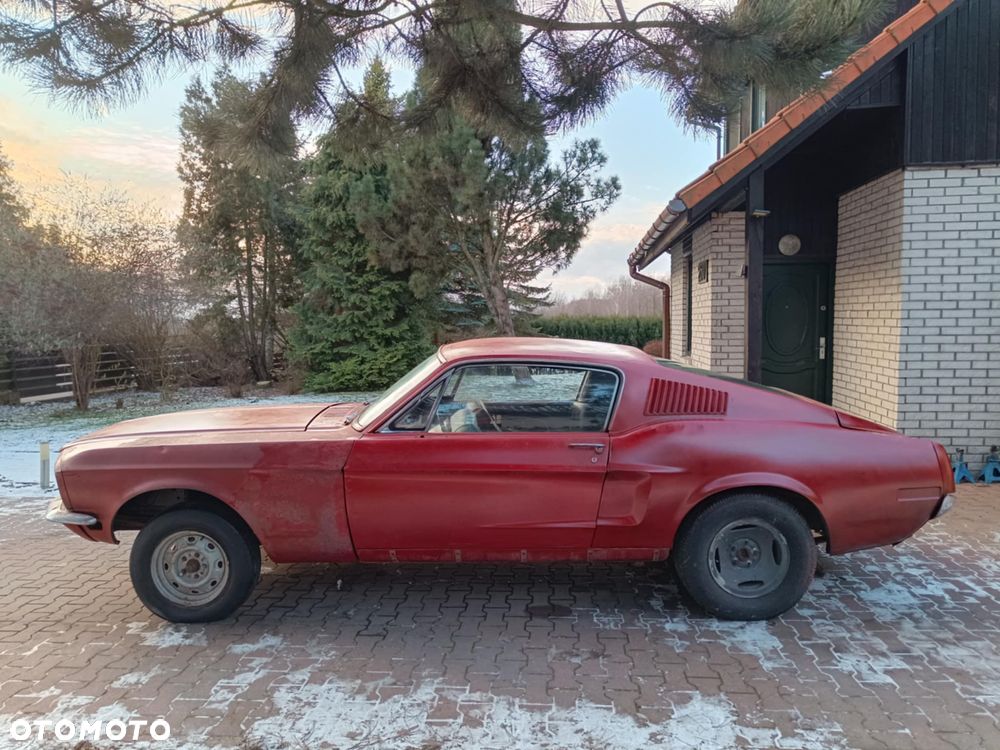 Ford Mustang - 8