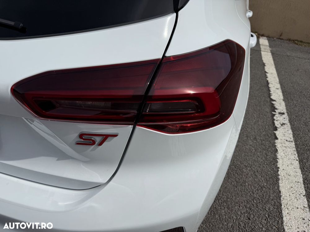 Ford Focus 2.3 Ecoboost 6MT ST X - 4