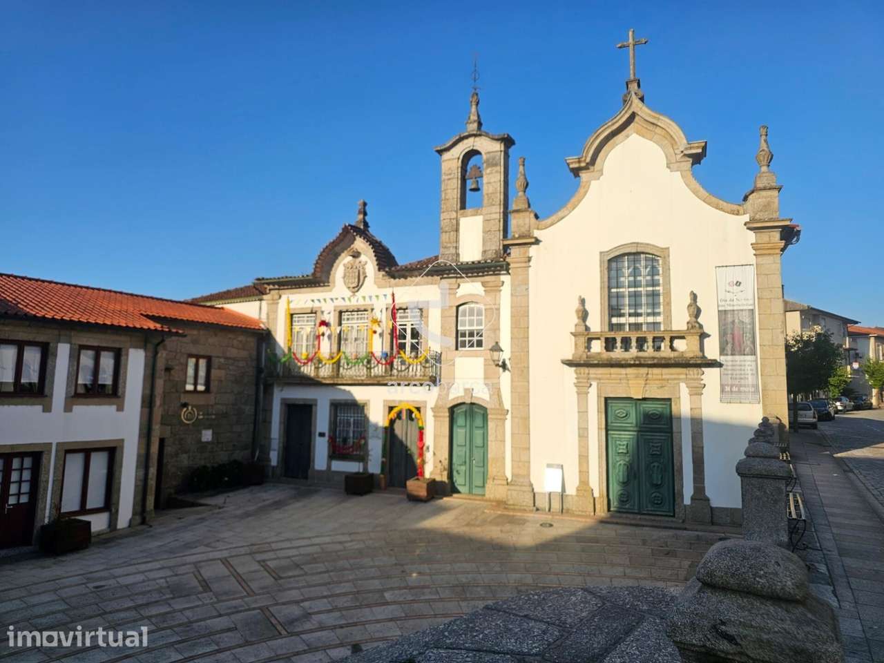 Prédio no Centro Histórico de Ponte da Barca - Grande imagem: 3/28