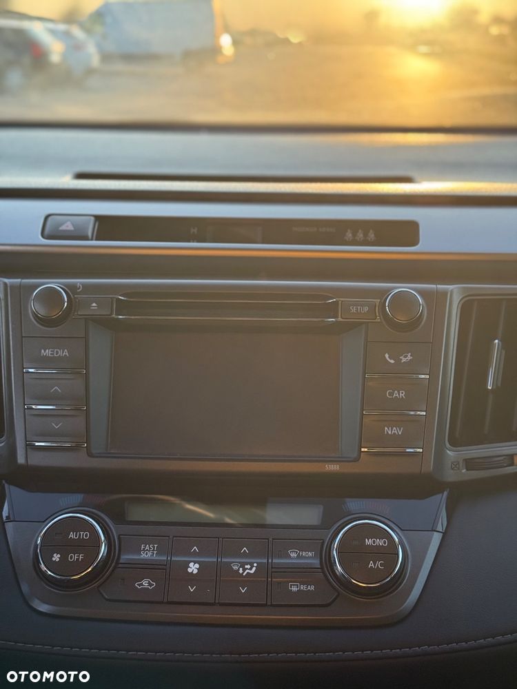 Toyota RAV4 2.0 Premium - 11