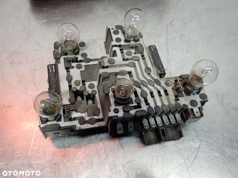 LAMPA LEWA TYLNA VOLKSWAGEN GOLF II LIFT  191945257   191945111A - 9