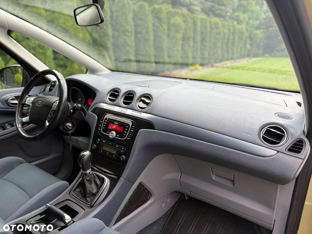 Ford S-Max - 13