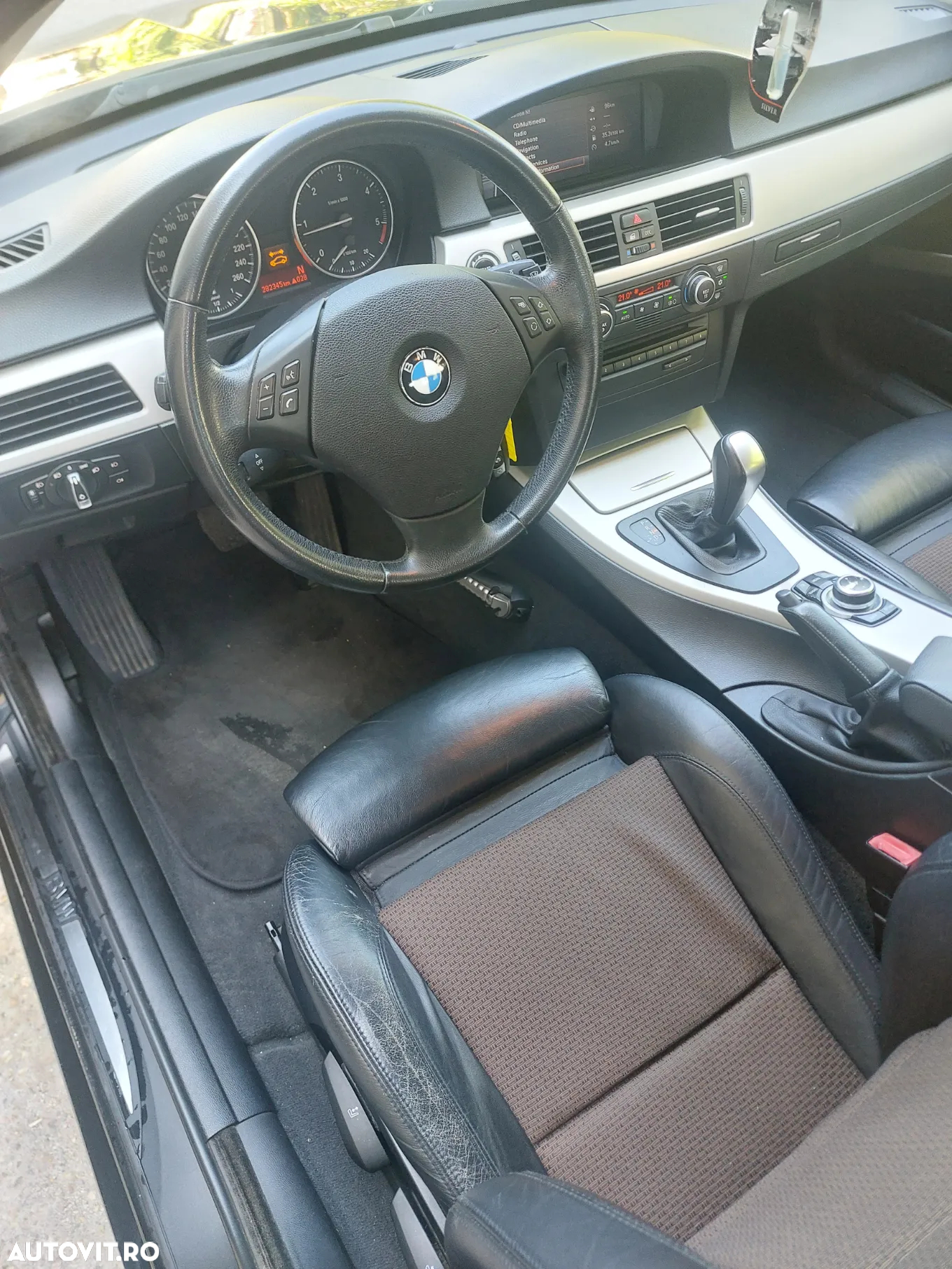 BMW Seria 3 318d DPF Touring Aut. - 21