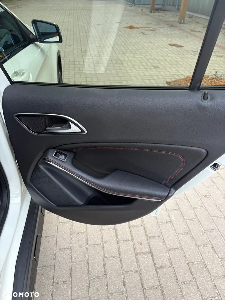 Mercedes-Benz GLA 220 d 4-Matic - 14