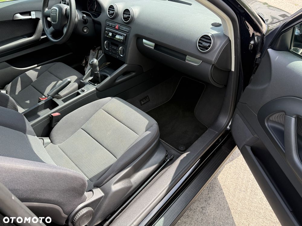 Audi A3 3-drzwiowe 1.6 Ambition - 24