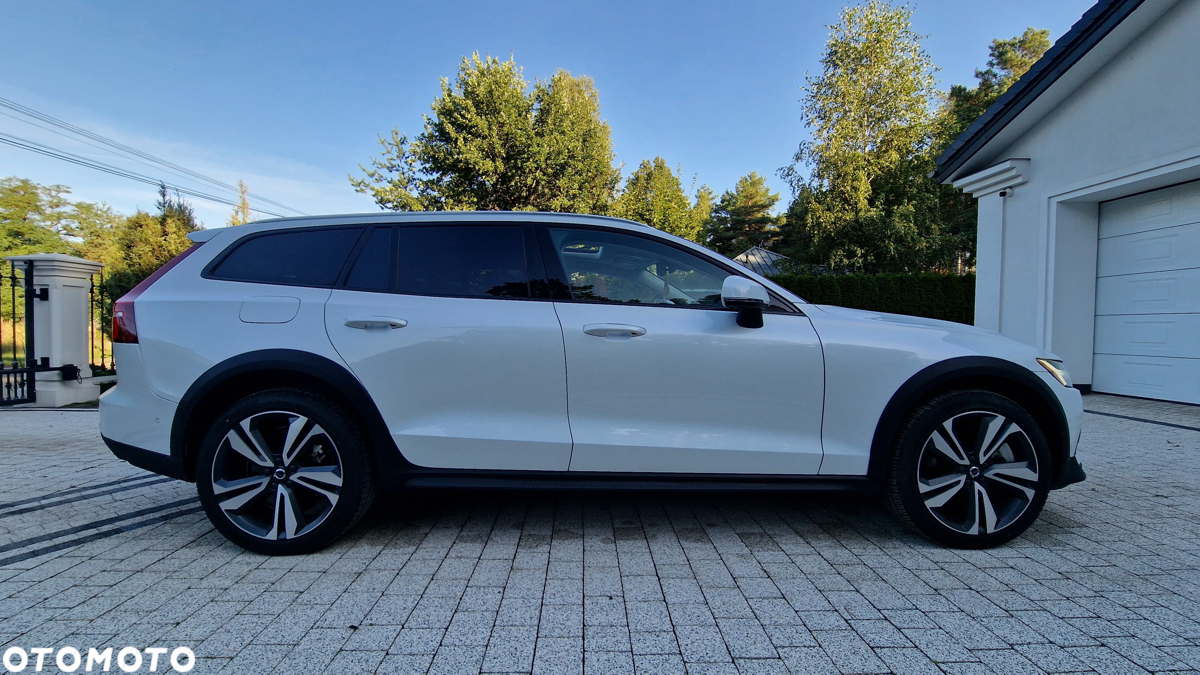 Volvo V60 Cross Country B5 B AWD Plus - 1