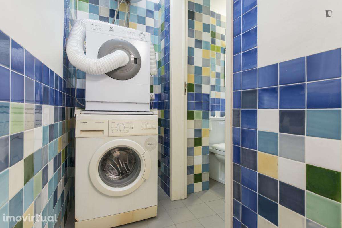 Quarto - localizado em Intendente Lisbon - Grande imagem: 3/17