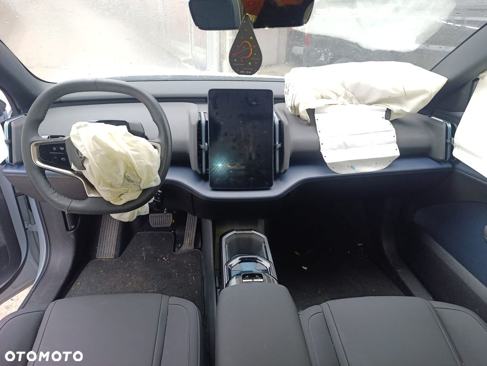 Volvo EX30 Single Motor Extended Range RWD Plus - 8