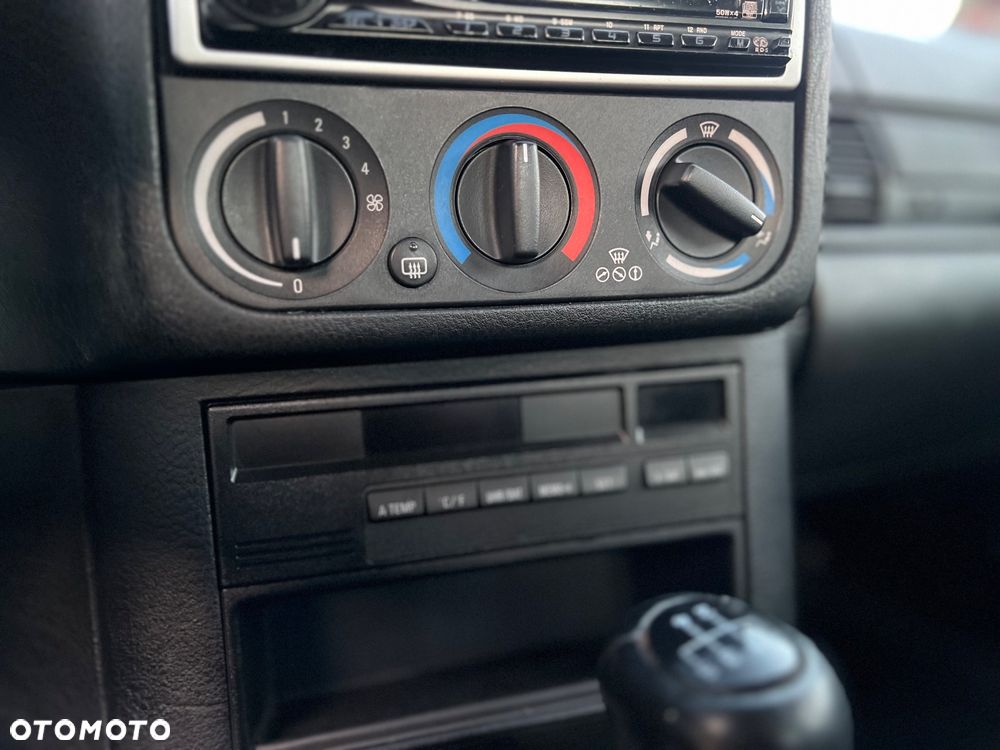 BMW Seria 3 316i - 32