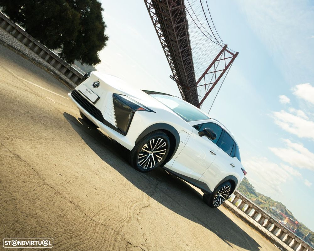 Lexus RZ 450e Premium Monotone c/ mala elétrica - 16