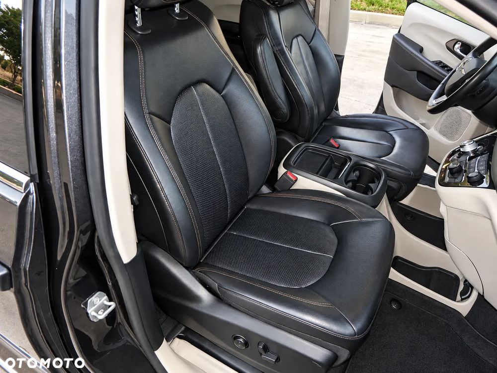 Chrysler Pacifica - 17