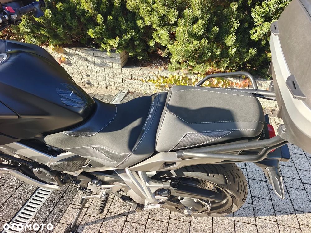 Honda VFR - 16