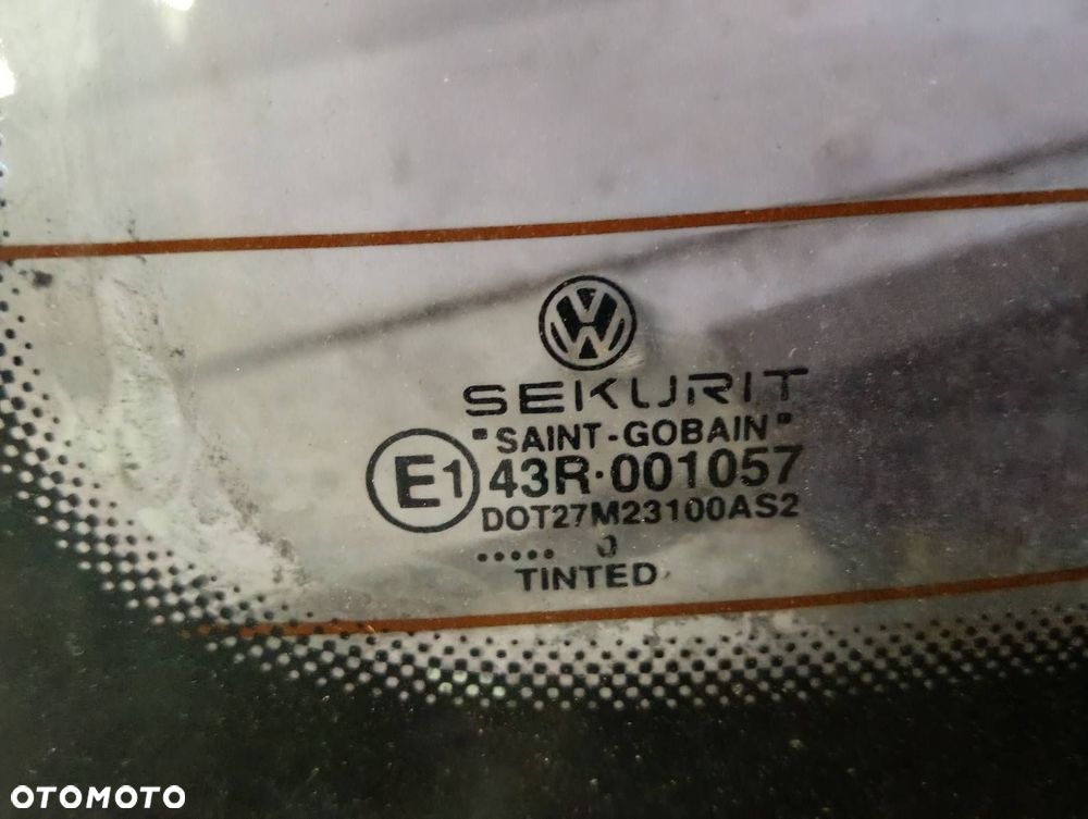 SZYBA TYŁ KLAPY BAGAŻNIKA VOLKSWAGEN PASSAT B5 KOMBI - 2