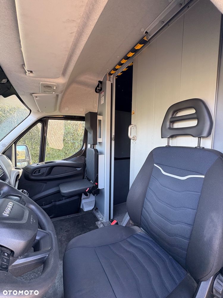 Iveco Daily 35S12 L3H2 2020r ŁADNY! Zabudowa, regały! Uszkodzony silnik - 8