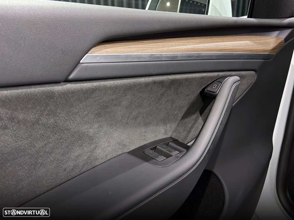 Tesla Model Y Standard - 15