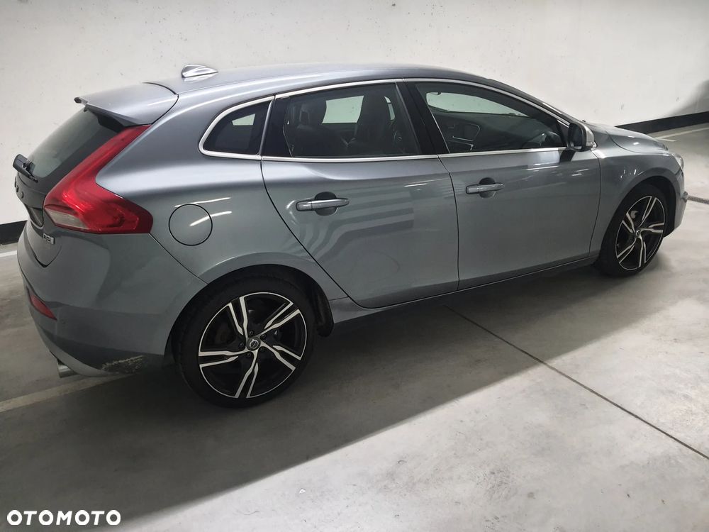 Volvo V40 D2 Drive-E SCR R-Design Momentum - 4