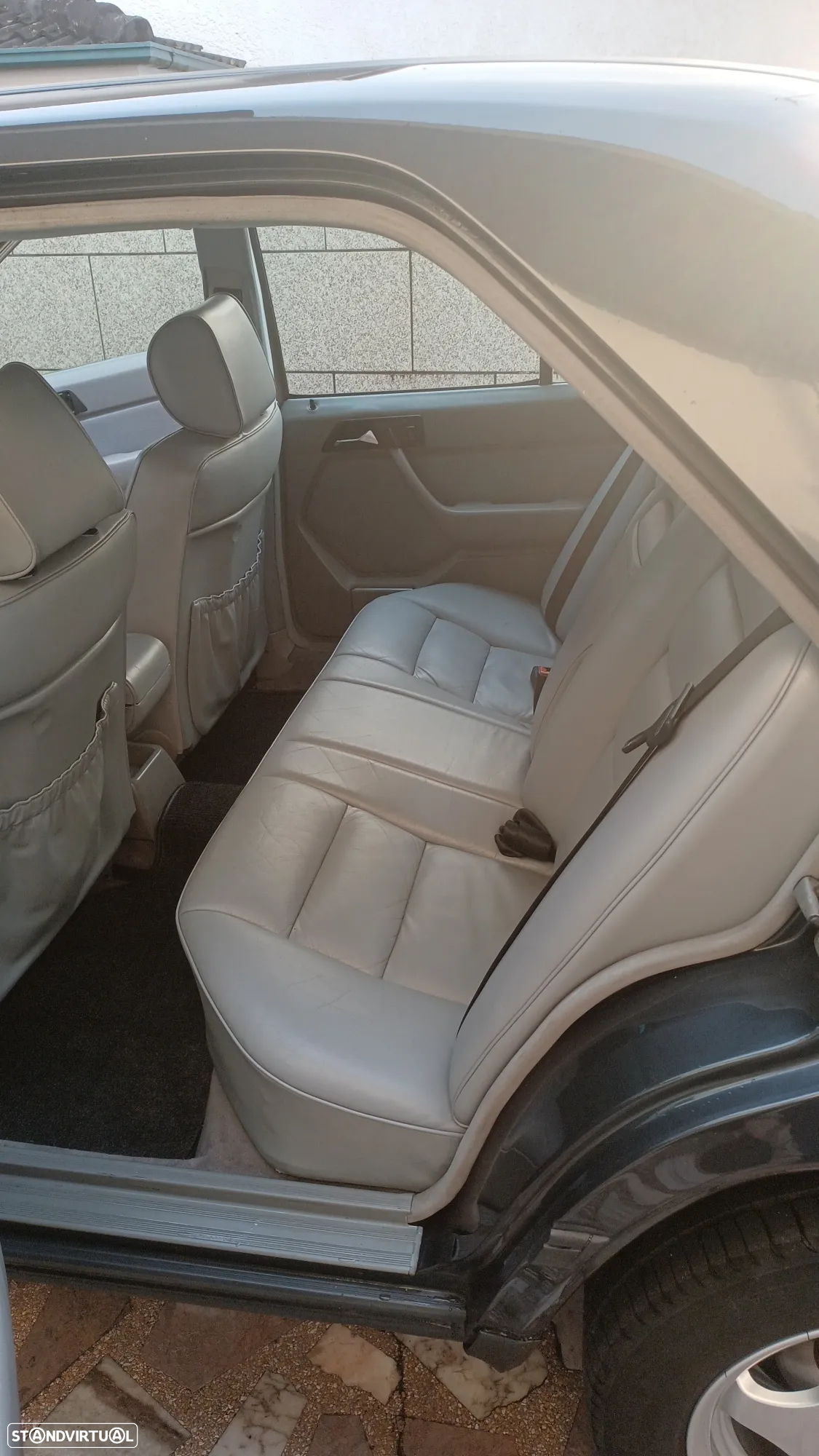Mercedes-Benz 260 - 6