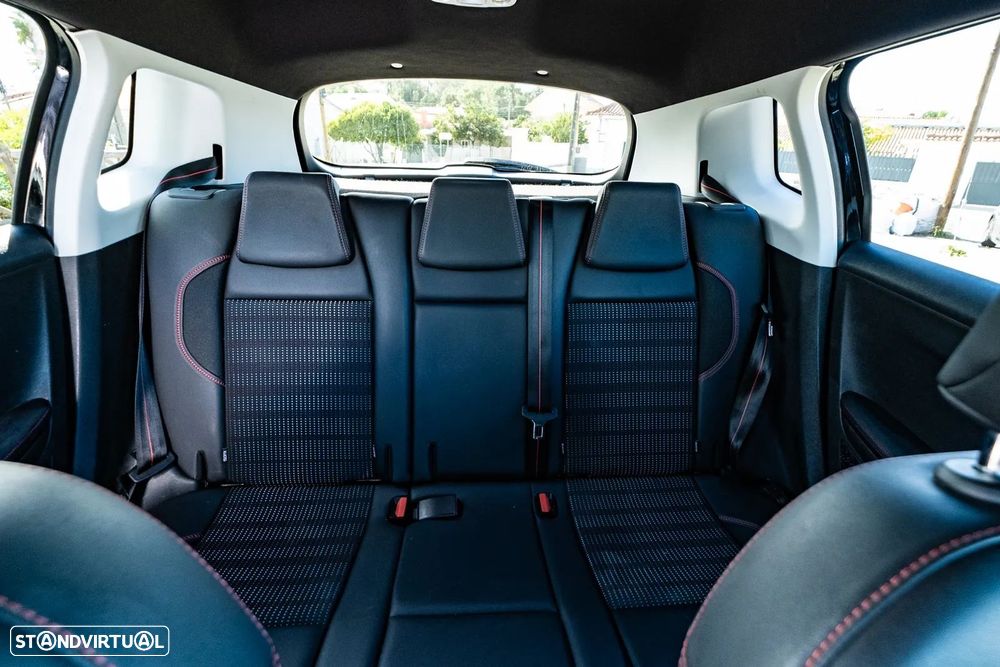 Peugeot 2008 1.6 BlueHDi GT Line - 23